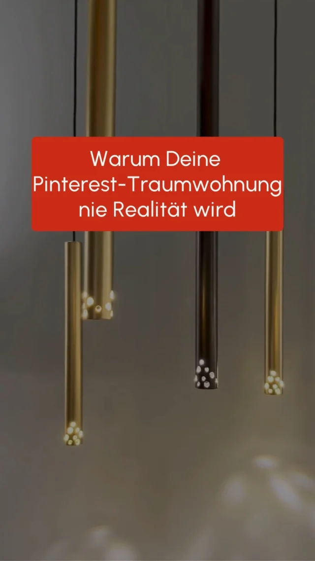 Pinterest ist voller schöner Räume – und trotzdem sieht Dein Zuhause nicht mal annähernd so aus? 😩
Hier ist der Grund:
Die Wahrheit ist: Pinterest zeigt Dir fertige Ergebnisse, aber nie den Prozess.
Du siehst das „Was“, aber nicht das „Wie“. 🧩
Was Dir fehlt, ist kein Möbelstück.
Was Dir fehlt, ist ein Plan.
💡 Ohne Konzept wird jede Inspiration zur Überforderung.
Du sammelst Bilder – aber keine Klarheit.
So wird Deine Wohnung zur ewigen Baustelle – trotz voller Boards.
Kein Farbkonzept, keine Raumstruktur, keine Linie. Nur Ideen ohne Richtung.
🛠️ Was Du brauchst:
Ein klares Gestaltungsziel, ein stimmiges Farb- und Möblierungskonzept – und den Mut, Entscheidungen zu treffen.
🎯 Pinterest ist ein Anfang – aber kein Planungswerkzeug.
✨ Hol Dir echte Klarheit – und mach Deine Vorstellung endlich umsetzbar.
👉 Folge @farbmut.interior für Design, das Dich nicht nur inspiriert – sondern weiterbringt.
