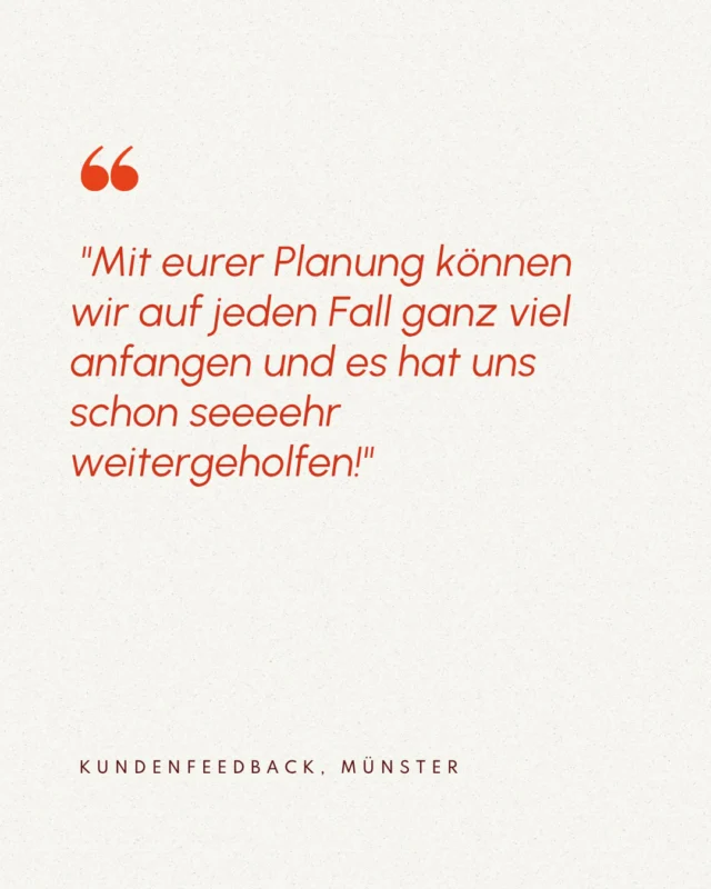 Ein Zuhause mit Charakter – für eine Familie, die keine Angst vor Farbe hat 👨‍👩‍👧‍👦
Das Yves-Klein-Blau zieht sich durch das gesamte Konzept und schafft starke Kontraste, ohne laut zu wirken 💙
Gemeinsam haben wir die Räume einer alten Ausstellungsfläche optimiert und Struktur, Klarheit und Persönlichkeit geschaffen. Dabei bleiben die Räume trotzdem alltagstauglich für die junge Familie.
Ein unglaublich tolles und einzigartiges Projekt! 😍
Vielen Dank für Euer Vertrauen und Euren Mut zur Farbe. 
Farbfröhliche Grüße
Merle und Kai 🧡💙