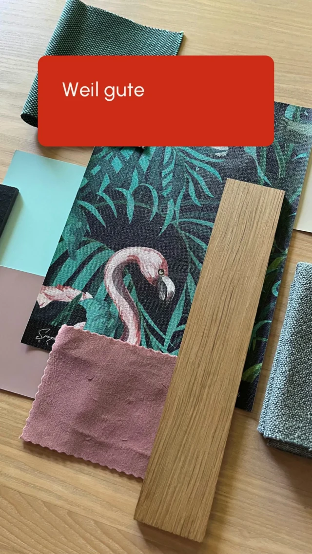 Echte Materialien. Echte Wirkung.
Darum arbeiten wir – wann immer möglich – mit Originalmustern 👍
Nur so erkennst Du, wie Materialien wirklich miteinander wirken: in Licht, Haptik und Farbton.
Und wenn das mal nicht geht? Dann braucht es Erfahrung, ein gutes Auge – und klare Entscheidungen 👀
Denn Räume entstehen nicht aus Zufall, sondern aus dem Zusammenspiel der richtigen Details.
Collagen machen genau das sichtbar ✅
Was sagst Du dazu? 👇
Farbfröhliche Grüße
Merle und Kai 🧡💙
#farbmut #interiordesign #interiorplanung #eigenheim #materialmuster
