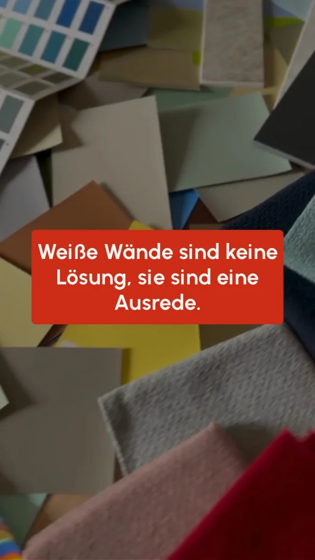 Warum? Weil „weiß“ oft nur gewählt wird, wenn man sich nicht entscheiden will 😉
Dabei gibt es unzählige Nuancen, die viel mehr können: 
wärmere Weißtöne, die Gemütlichkeit bringen, oder klare, frische Töne, die Räume zum Strahlen bringen. Und noch spannender wird es, wenn weitere Farben ins Spiel kommen, sie geben einem Raum Persönlichkeit, Tiefe und Stimmung ☺️
Wenn Du nur auf Standard-Weiß setzt, verschenkst Du unglaublich viel Wirkung.
Hast Du Dich schon mal gefragt, was Dein Raum mit der richtigen Farbe erzählen könnte? 👂
#farbkonzept #grundriss #einrichtungsideen #interiordesign #farbmut #innenarchitektur #Interiordesign #weiß #wandfarbe