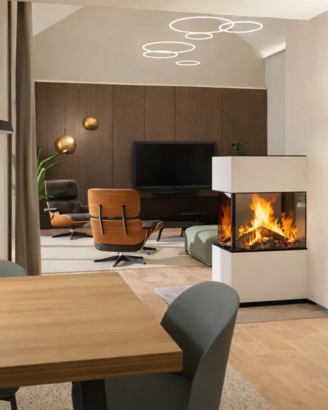 Ein hoher Raum, der trotzdem richtig gemütlich wirkt.
Der Kamin bildet das Zentrum zwischen Essbereich und Wohnzimmer und verbindet beide Bereiche miteinander. Die dunklere TV-Wand greift die Küche wieder auf, sodass der Fernseher sich zurücknimmt und nicht im Fokus steht.
Mit viel indirektem Licht entsteht eine gemütliche Stimmung, die den Raum je nach Tageszeit ganz unterschiedlich wirken lässt. Neben dem Kamin ergänzt ein raumhohes Regal die Wand und bringt zusätzlich Stauraum und Gemütlichkeit.
Der Sessel im Zentrum hat den besten Platz im Raum. Blick zum Kamin, in den Wohnbereich und durch die große Fensterfront direkt in den Garten.
👉 Folge uns für mehr Einblicke in durchdachte Kundenprojekte und Interior Design mit Liebe zum Detail.
Farbfröhliche Grüße
Merle und Kai 🧡💙